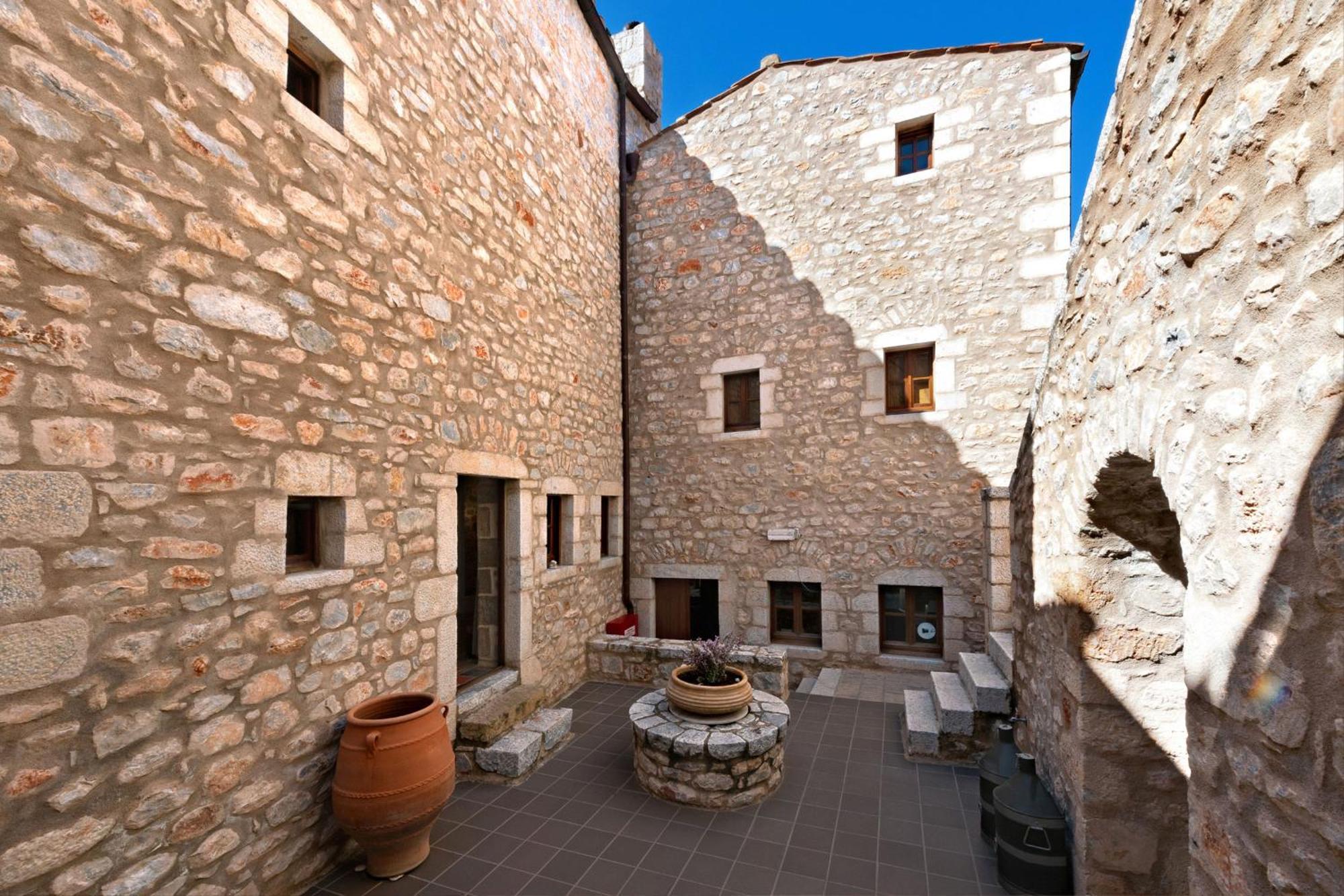 Kyrimai Hotel Yerolimin Exterior foto